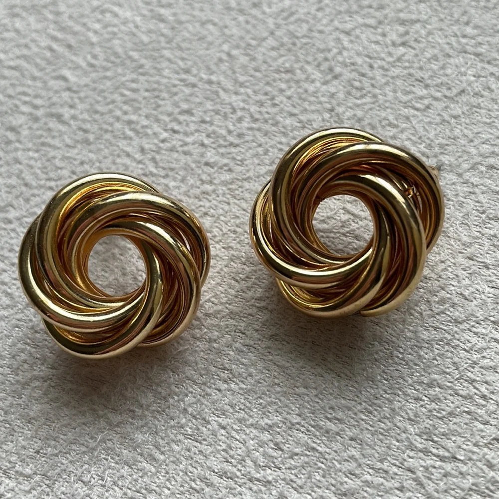 Biggie gold knot studs